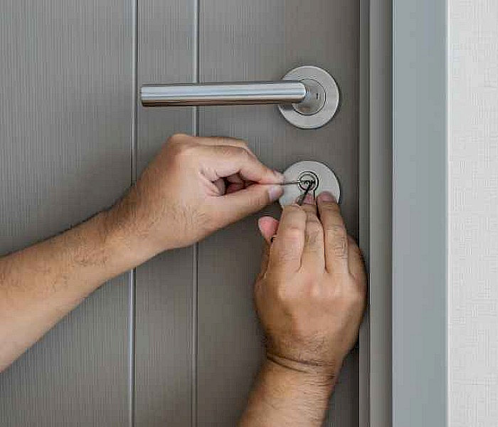 como_abrir_uma_fechadura_sem_chave.700x600